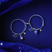 日韩时尚宇航员摘星星送你饰品磁扣相吸情侣手链女一对小众设计