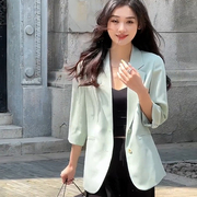 七分袖浅绿色西装外套，女2023春夏韩版休闲小众设计感西服上衣
