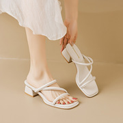 白色圆头粗跟凉鞋女夏季外穿仙女风简约一字带时尚气质凉拖鞋