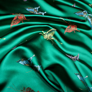 宽幅绿底五彩老花蝴蝶，柔软织锦缎面料，旗袍汉服古香丝绸缎子布料
