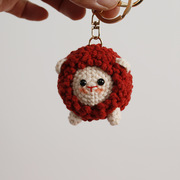 创意手工编织杨梅羊玩偶织女毛线，钩织动物挂件，可爱小羊包挂饰(包挂饰)