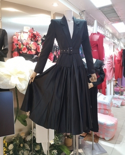 法式小众设计感西装连衣裙，女初秋气质v领假两件显瘦气质褶皱长裙