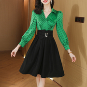 连衣裙女春装2023年法式小众，设计高级感气质，名媛交襟绿色裙子
