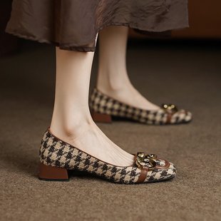 法式复古金属扣方头单鞋，女2022浅口气质格子，中粗跟小香风拼色