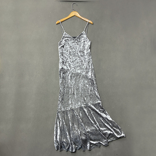 外贸女装银色金丝绒吊带连衣裙女2024高级感赫本风法式气质长裙子