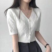 韩国chic夏季复古麻花纹，纯色v领短袖，针织衫t恤收腰短款开衫上衣女
