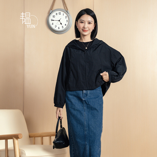 yun韫2023秋季女装，带帽拉链短款薄风衣抽绳休闲宽松外套