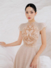 越南小众24夏新高级感轻奢洋气绝美超仙女收腰蕾丝刺绣百褶连衣裙