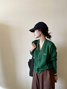 此外韩版宽松v领针织开衫，女秋季学院风，简约绿色高级感毛衣潮
