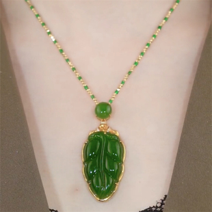 绿色金枝玉叶吊坠项链女原创设计高级感叶子，锁骨链配饰品
