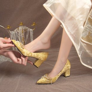 金色高跟鞋女中式秀禾鞋婚鞋，2023年粗跟新娘鞋主婚纱鞋中跟