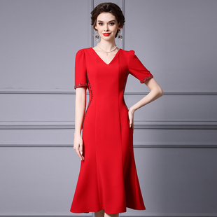枝荔红色连衣裙夏装高端奢华气质，重工镶钻v领包臀鱼尾裙2024