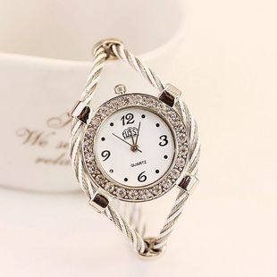 韩版休闲时尚手镯表潮流，女士腕表时装镶钻简约石英表学生手表