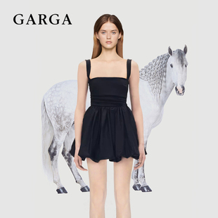 GARGA黑色甜酷方领吊带连衣裙女2023夏小黑裙收腰蓬蓬裙短裙