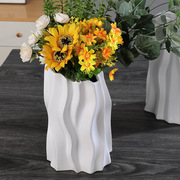 现代北欧冰川白色陶瓷花瓶，花器极简软装家居样板房客厅玄关摆件