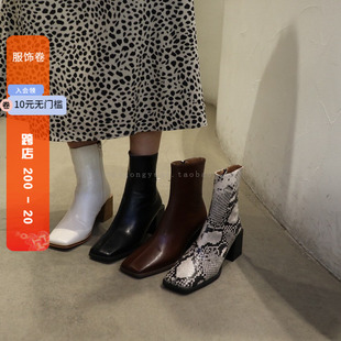 现韩国东大门女鞋2022年秋ins欧美风，方头蛇纹皮方跟时装短靴