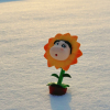 ”盛开在冬日的向日葵小新“ 潮玩雕像手办彩盒包装节日生日礼物
