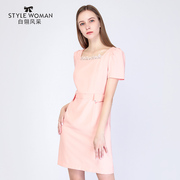 粉红色一字蕾丝领连衣裙子，中裙舒适白翎风采夏季2020