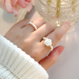 天然白蝶贝玫瑰花珍珠戒指女小众设计山茶花高级感轻奢个性食指
