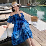 夏季蓝色一字肩连衣裙泰国旅游拍照宽松遮肉三亚海边度假沙滩裙仙