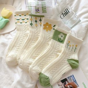 绿色小花袜子女中筒袜，秋冬款纯棉ins潮日系，花朵少女甜美白色长袜