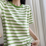 大码抹茶绿撞色条纹短袖t恤女夏薄款时尚流行显瘦别致设计感上衣