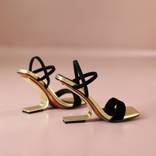 肖二哥粗跟凉鞋女夏季小众设计法式黑色性感异型跟一字带高跟鞋女