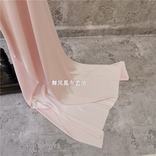 裸粉浅粉色醋酸缎面丝绸布料，光滑精致赛真丝料连衣裙子时装面料