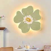 奶油风客厅装饰画钟表发光氛围，灯画花卉餐厅挂钟，家用简约挂墙时钟