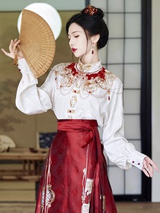 重工刺绣红色马面裙云肩，汉服套装秋季订婚敬酒服新中式国风半身裙