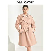 VIVICATHY大码女装2023春新气质双排扣橘粉色系带小个子短款风衣