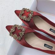 红色婚鞋绸缎面尖头水钻，新娘鞋2024结婚百搭舒适单鞋平底瓢鞋