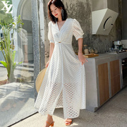 泡泡灯笼袖镂空蕾丝连衣裙，夏季显瘦高端白色，仙气长裙海边沙滩裙女