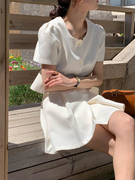 韩系chic夏季法式小香风，气质短款外套+高腰，显瘦压褶半身裙套装女