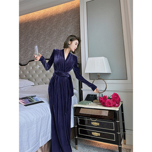 xulu原创进口蓝紫色系带丝绒，气质显身材长袖，直角肩交叠v领连衣裙