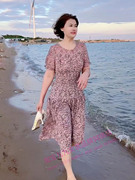 粉色碎花连衣裙中年女士夏季度假风，短袖收腰减龄气质显瘦裙子
