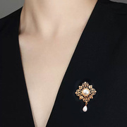 欧美复古风vintage华丽镂空花纹，大珍珠外套，毛衣胸针胸花徽章配饰