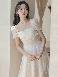 法式气质白色方领连衣裙，女夏季2023设计感小众，温柔风伴娘裙子