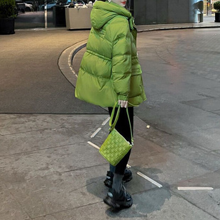 绿色中长款白鸭绒羽绒服女2023年冬季韩版小个子设计感厚
