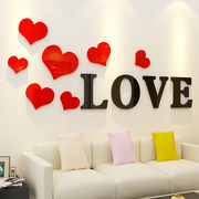 温馨浪漫卧室床头沙发背景墙，布置love爱心3d亚克力，立体墙贴