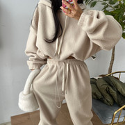 韩版冬季羊羔毛保暖两件套装宽松蝙蝠袖短款连帽卫衣束脚九分卫裤