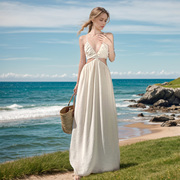 海边度假镂空露背吊带连衣裙女夏法式气质深v设计高腰显瘦长裙子