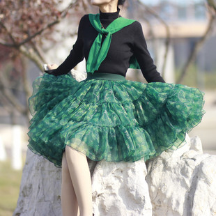 2024春夏流行色绿色系欧根纱蓬蓬短裙高腰松紧腰印花半身裙