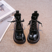 儿童马丁靴2023秋冬女童，漆皮软底靴子，英伦风时尚潮流黑色短靴