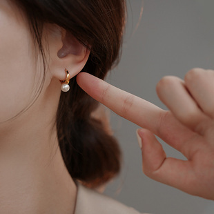 天然珍珠耳环小众设计感轻奢耳扣珍珠耳饰女高级耳环2024