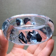 天然水晶手镯黑云母稀有矿石，蓝铁矿石手镯，超宽版58圈口一物一图