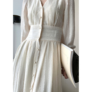 法式优雅珍珠白色连衣裙2023春秋，v领气质收腰打底长袖裙子女