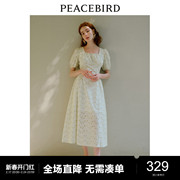 太平鸟2023年夏季绣花法式方领连衣裙浅绿色，镂空设计长裙奥莱