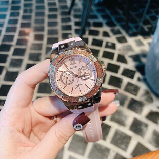 美国guess女表w1053l3粉色，镶钻硅胶表带时尚石英手表