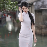 新中式旗袍年轻款素雅浅色2024年春收腰淡紫色连衣裙国风气质